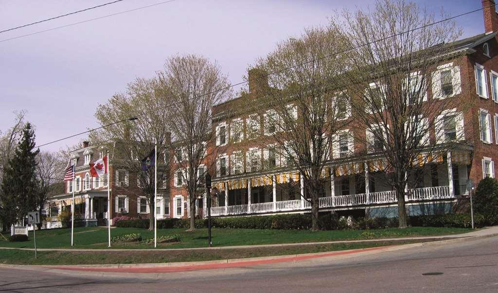 Middlebury Inn Екстериор снимка