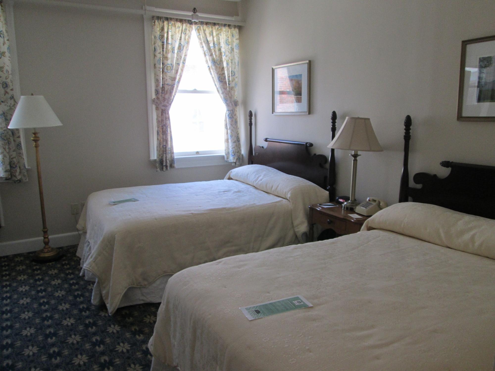 Middlebury Inn Екстериор снимка