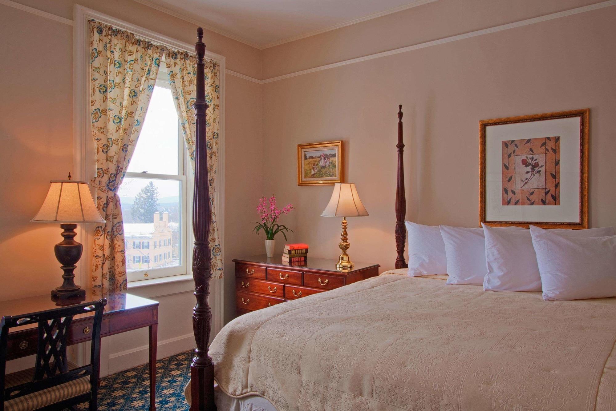 Middlebury Inn Екстериор снимка