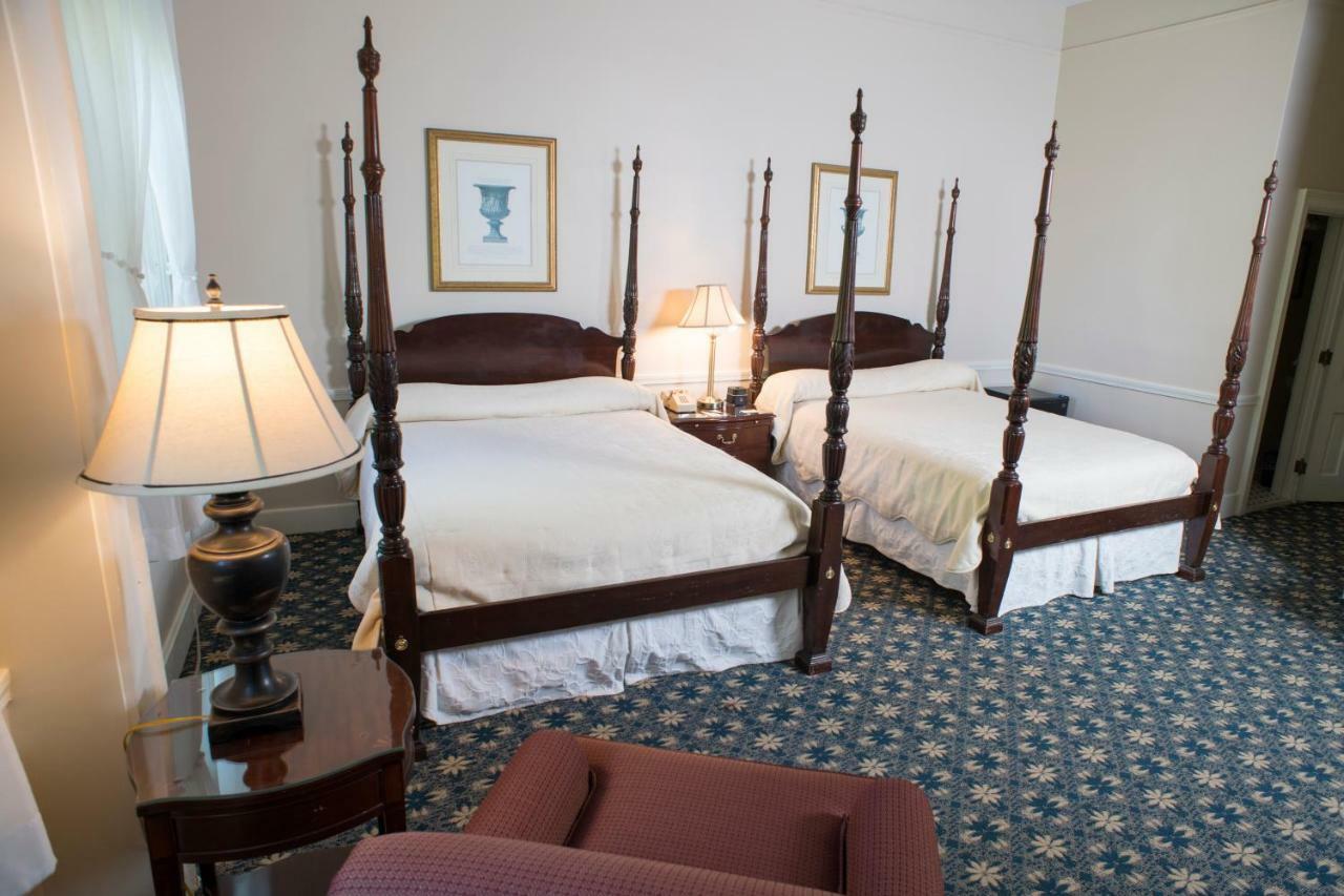Middlebury Inn Екстериор снимка