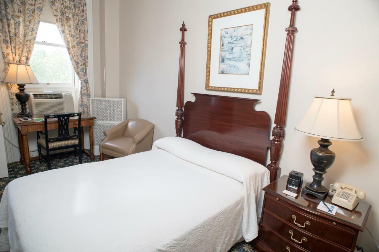 Middlebury Inn Екстериор снимка
