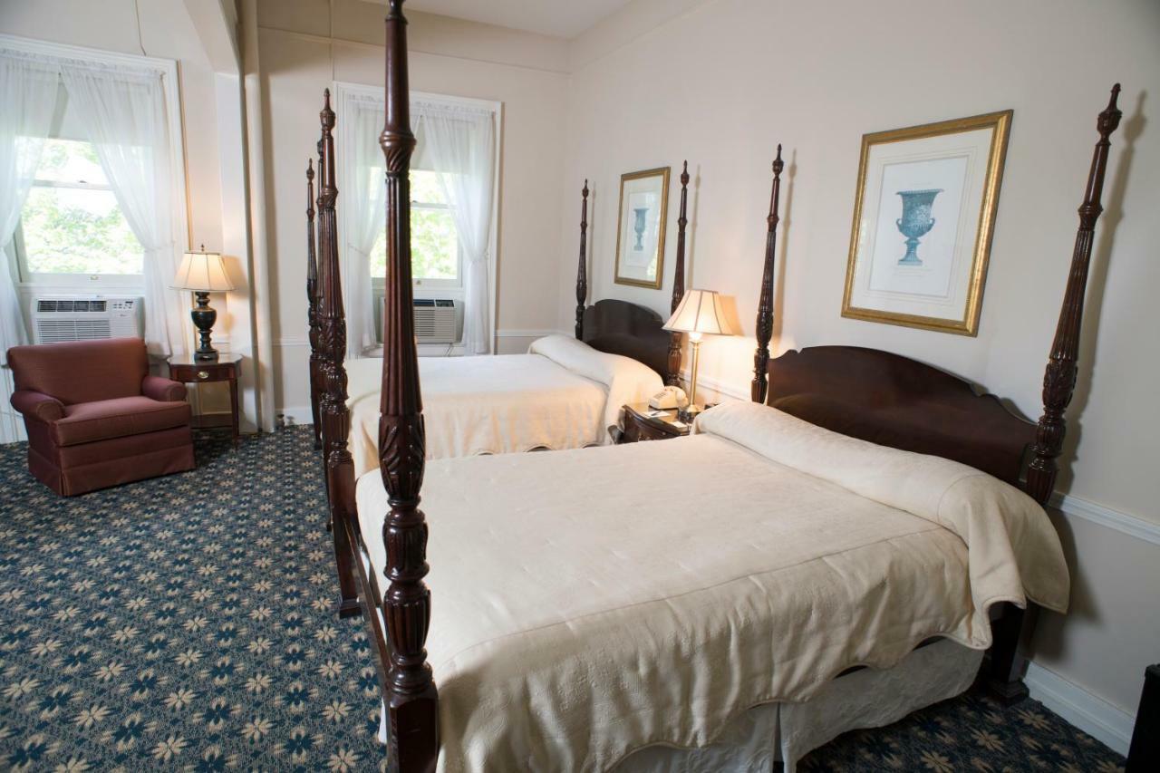Middlebury Inn Екстериор снимка