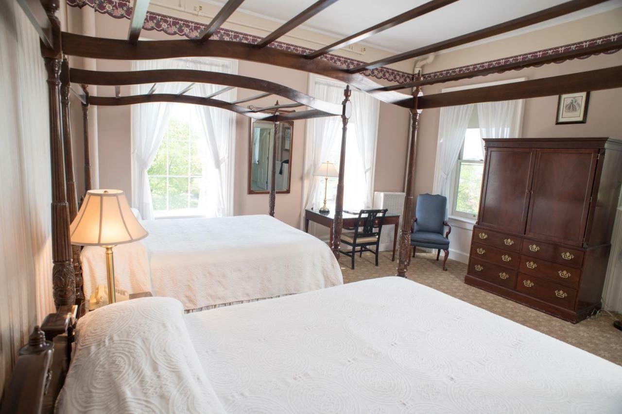 Middlebury Inn Екстериор снимка