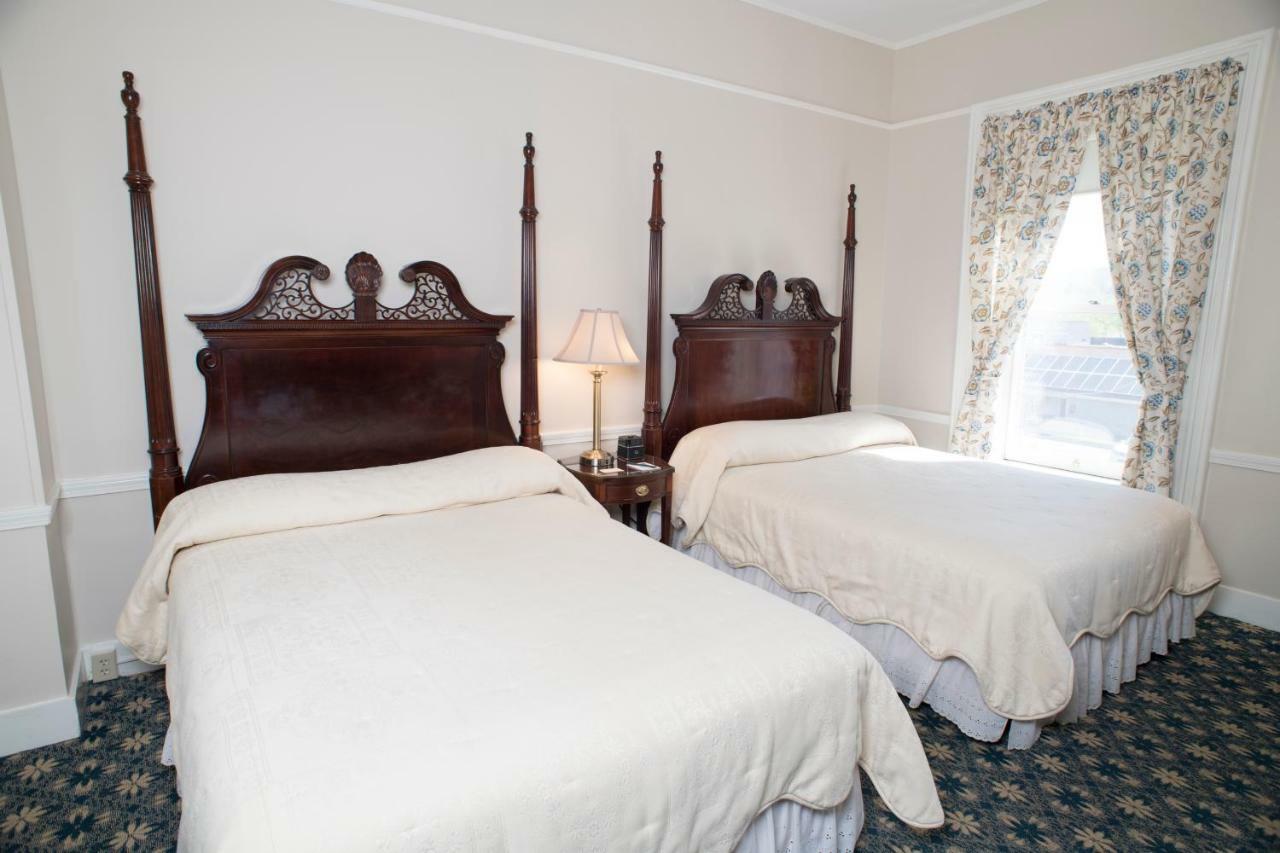 Middlebury Inn Екстериор снимка