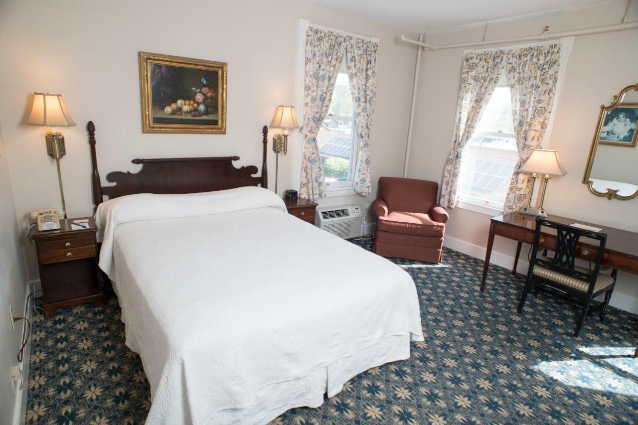 Middlebury Inn Екстериор снимка