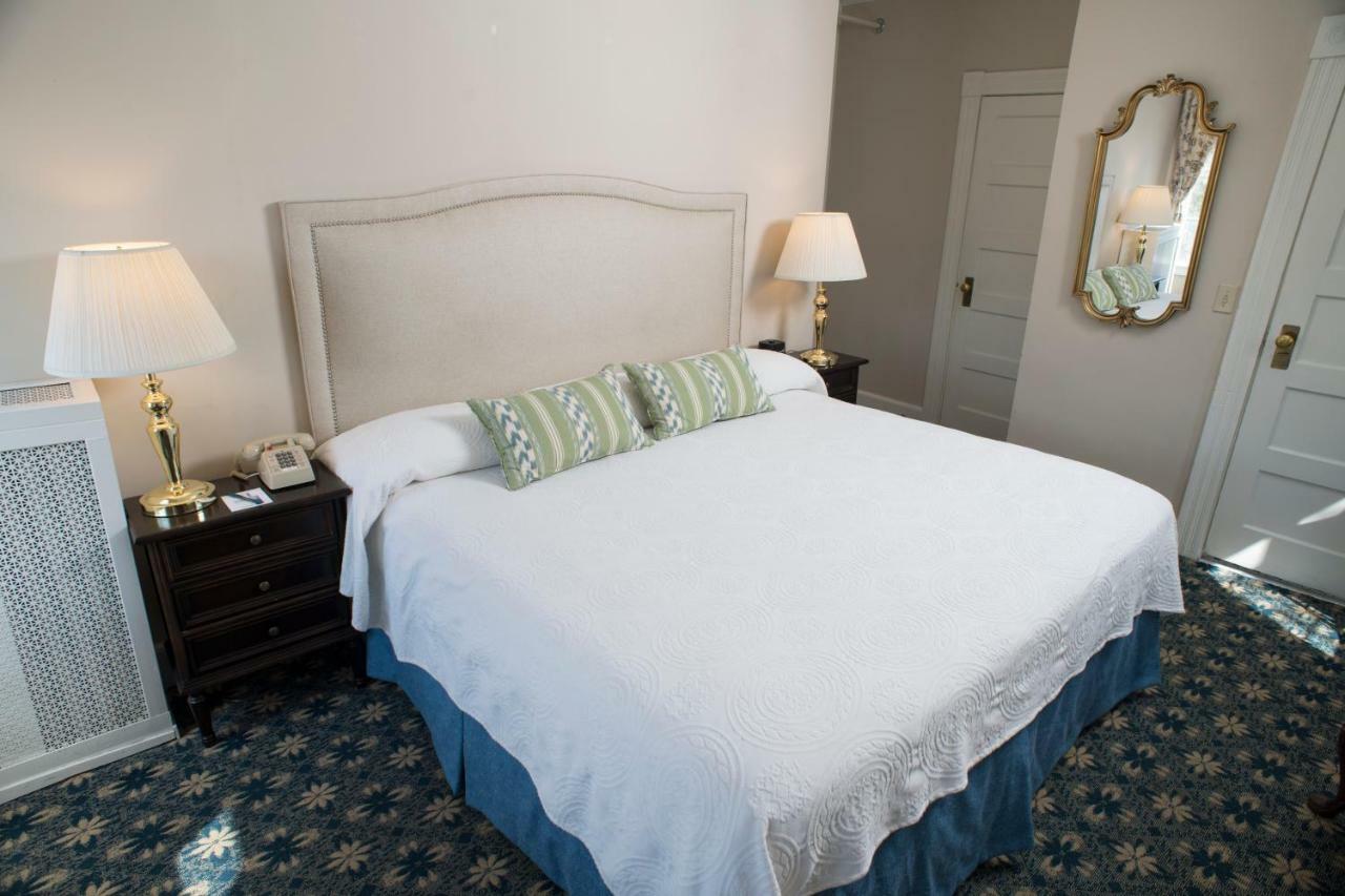 Middlebury Inn Екстериор снимка