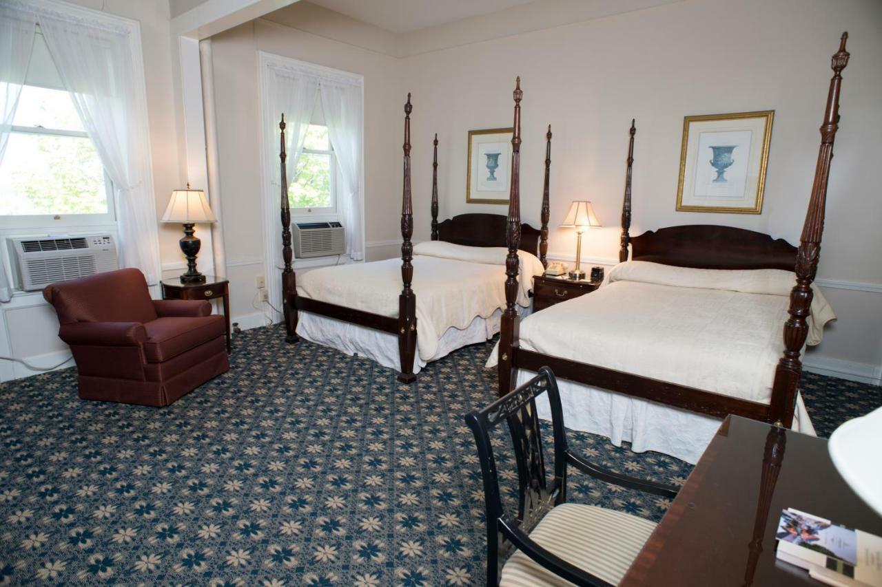 Middlebury Inn Екстериор снимка