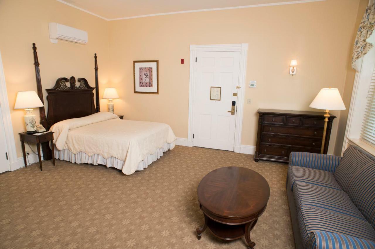 Middlebury Inn Екстериор снимка