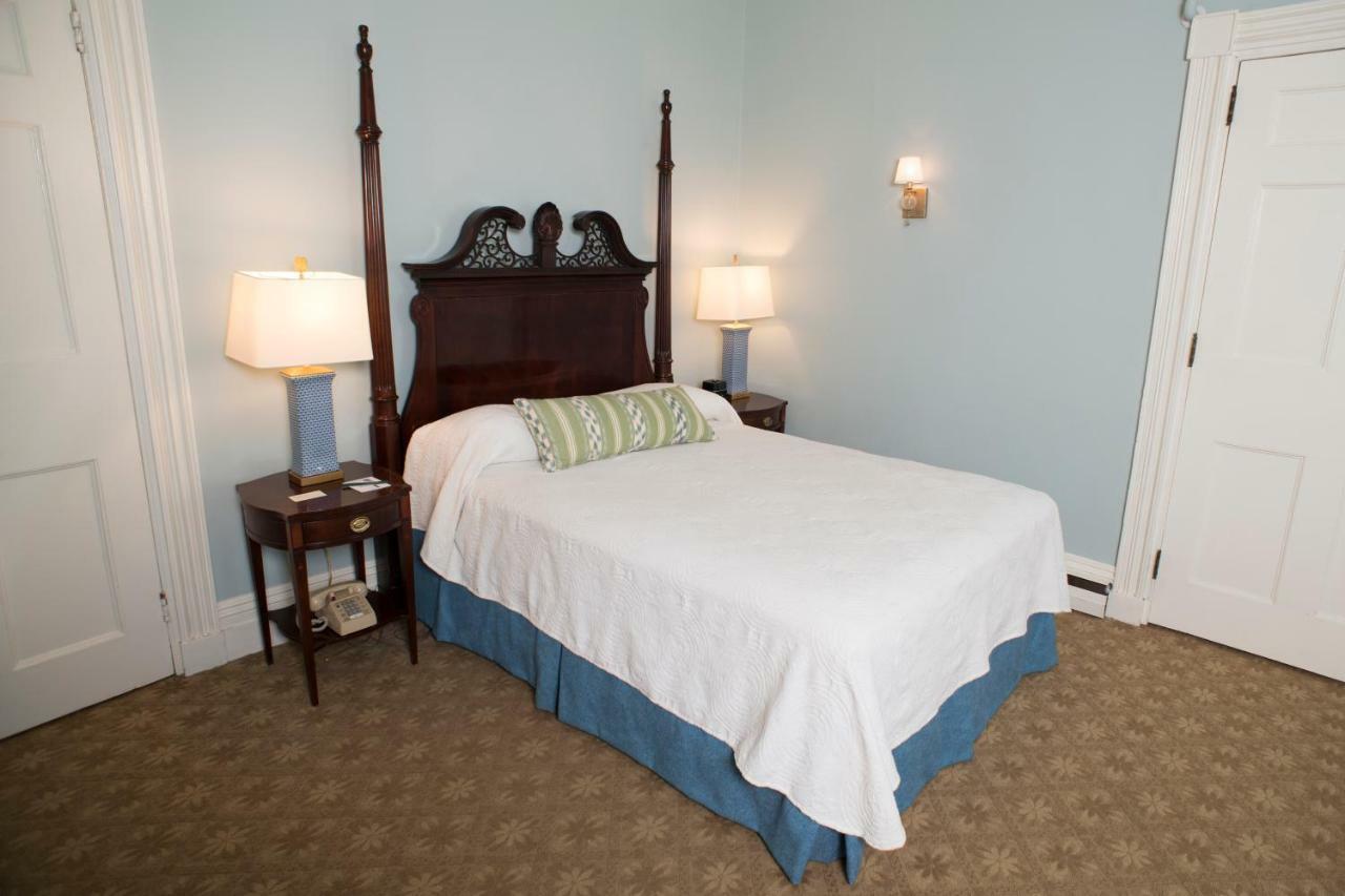 Middlebury Inn Екстериор снимка