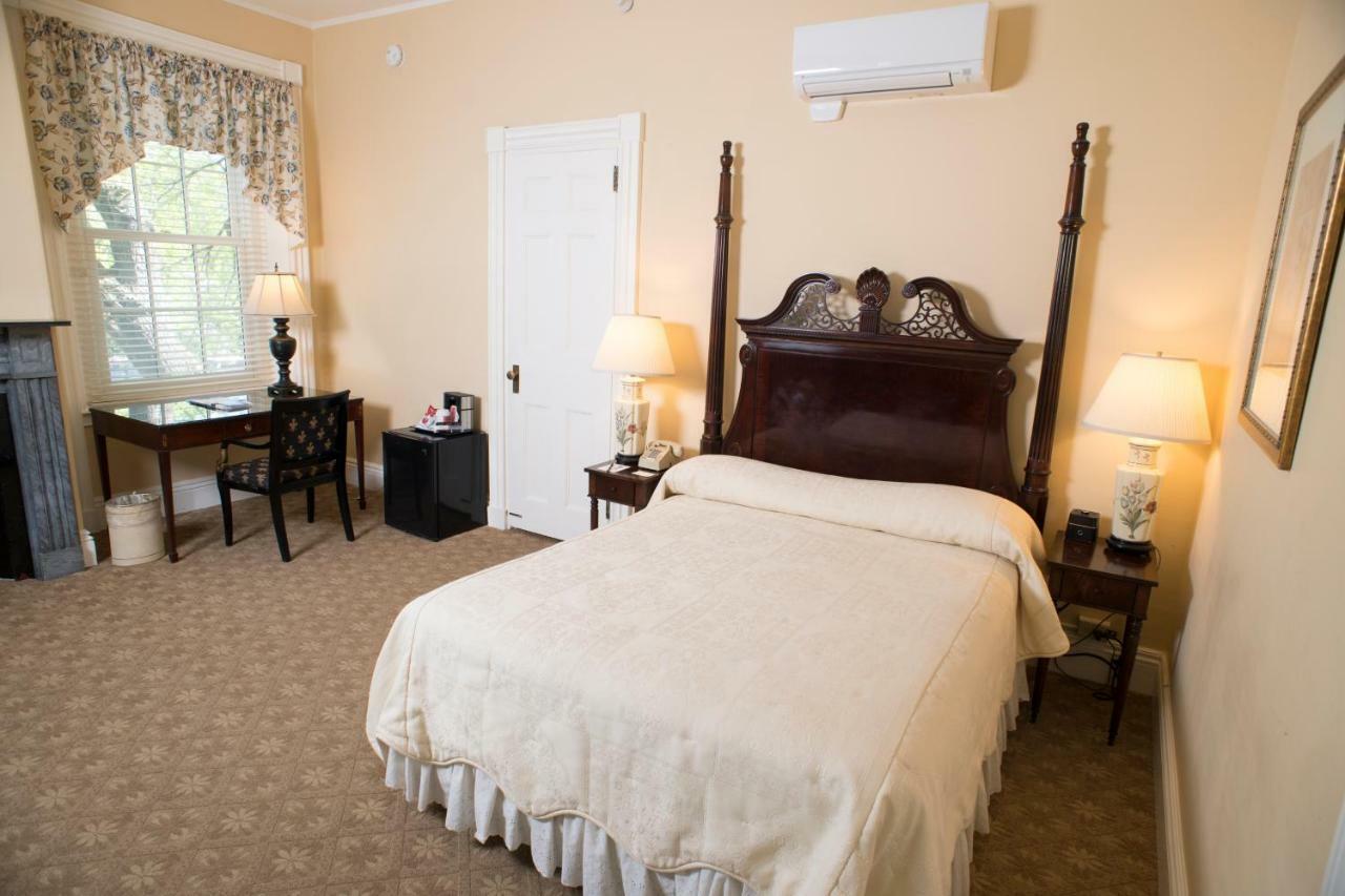 Middlebury Inn Екстериор снимка
