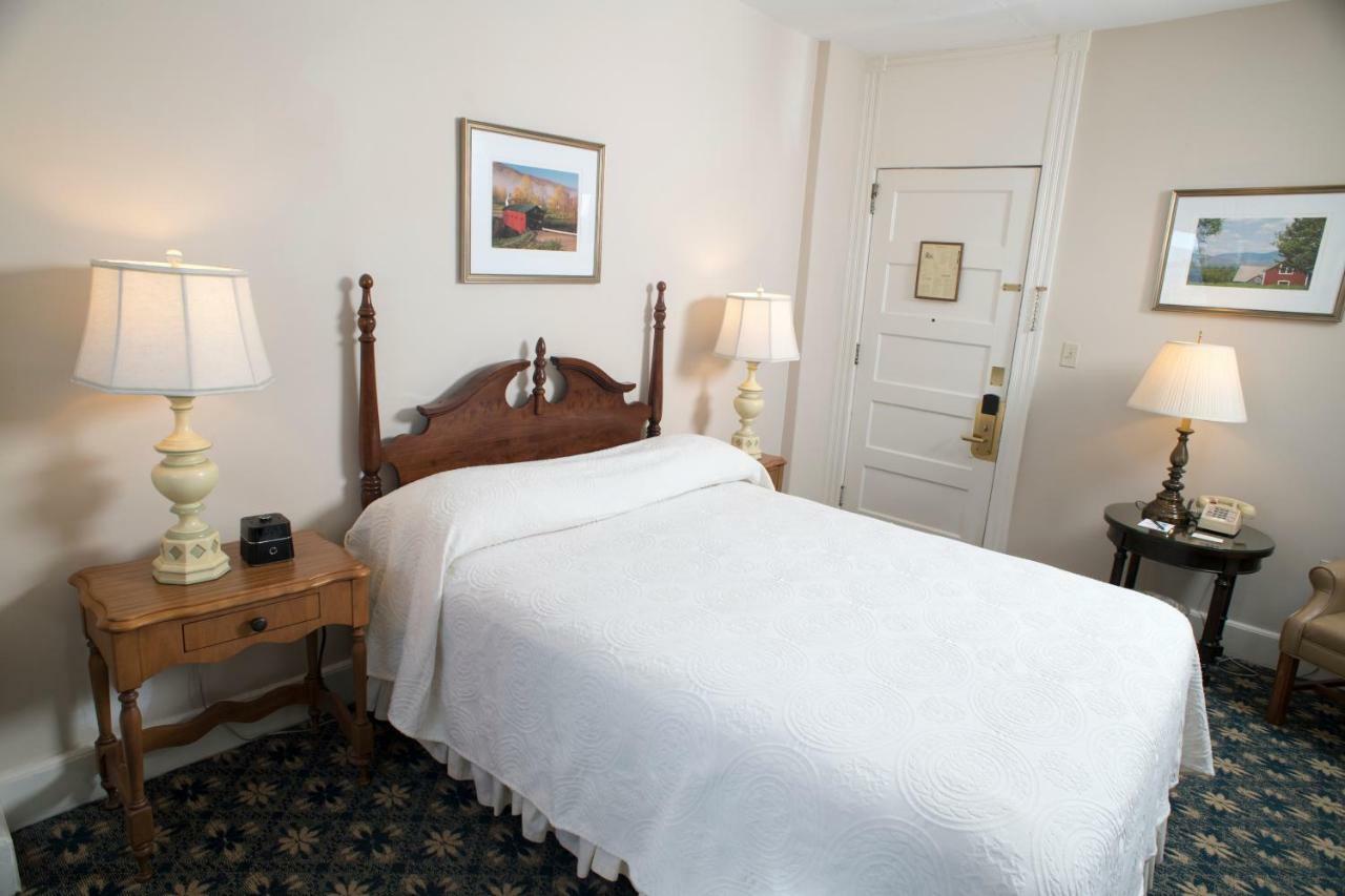 Middlebury Inn Екстериор снимка