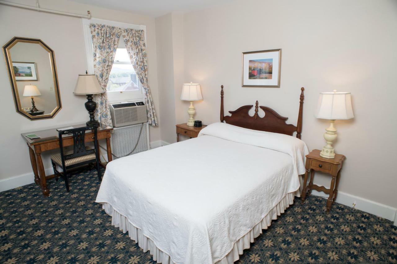 Middlebury Inn Екстериор снимка