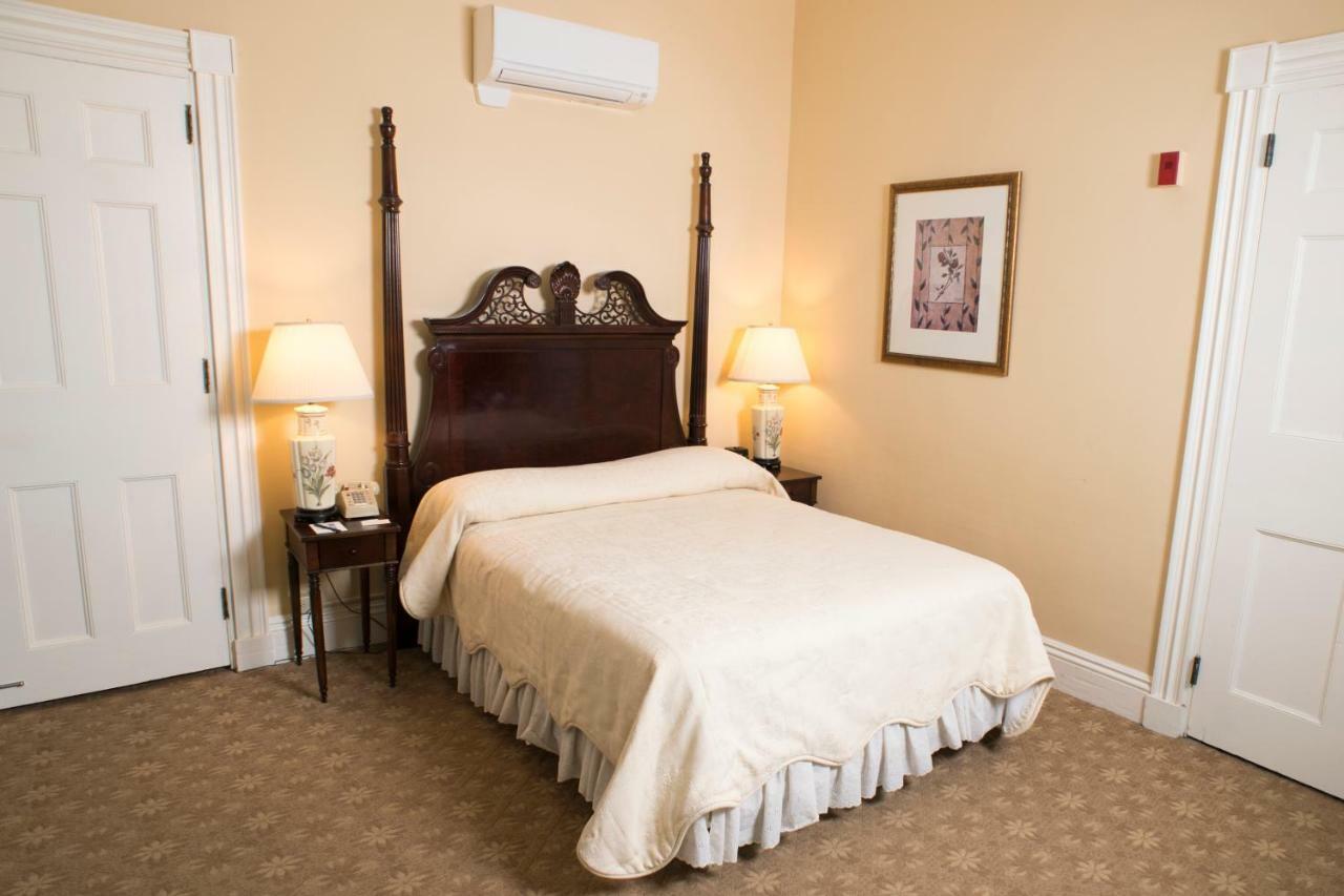 Middlebury Inn Екстериор снимка