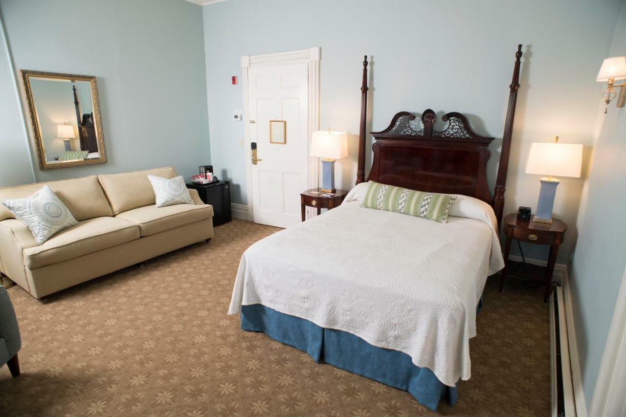 Middlebury Inn Екстериор снимка