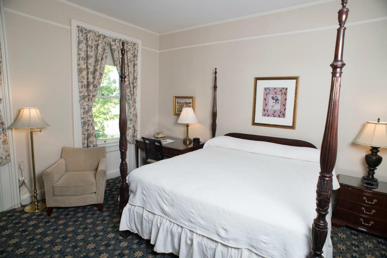 Middlebury Inn Екстериор снимка