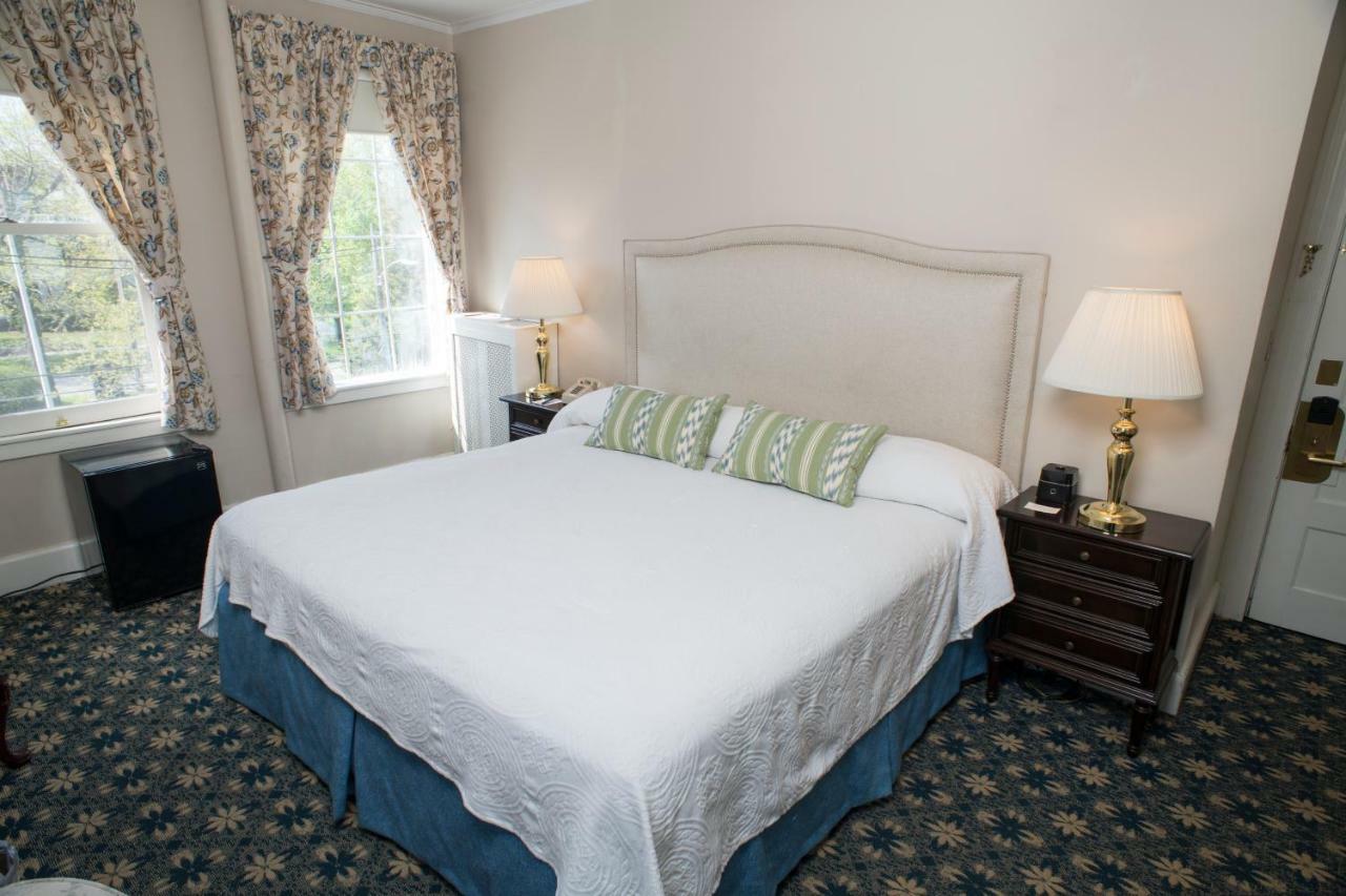 Middlebury Inn Екстериор снимка
