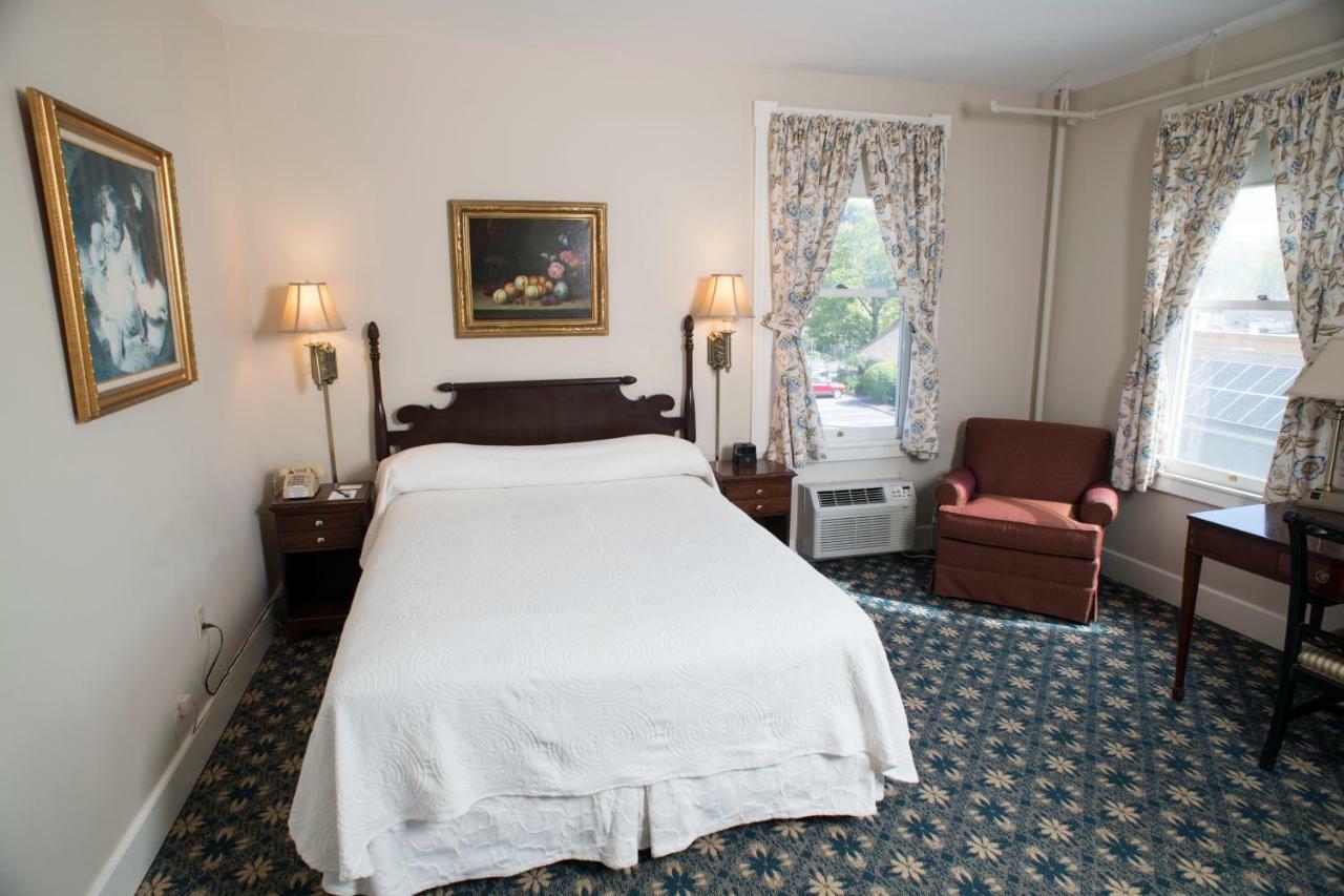 Middlebury Inn Екстериор снимка