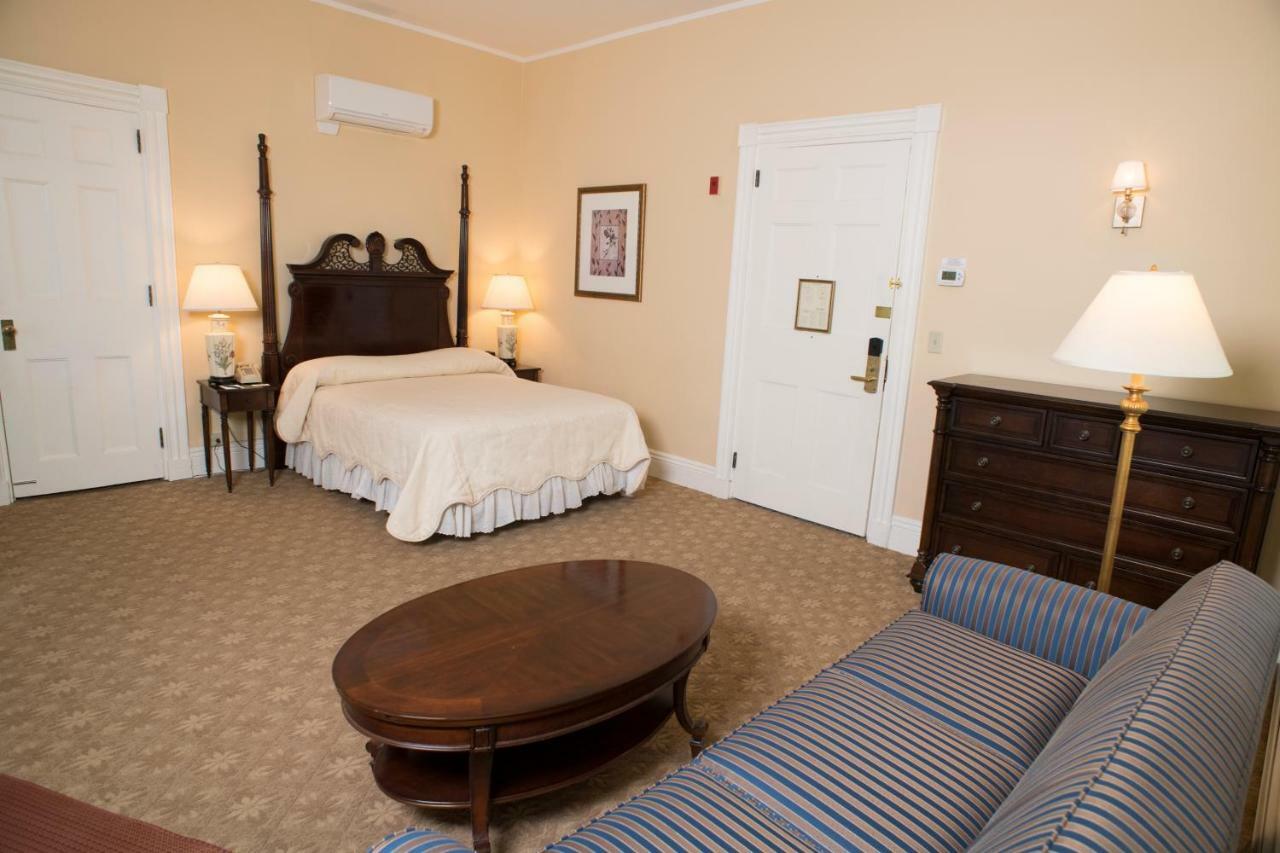 Middlebury Inn Екстериор снимка