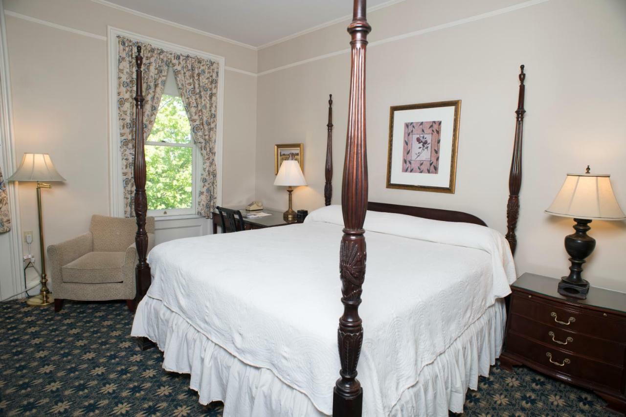 Middlebury Inn Екстериор снимка