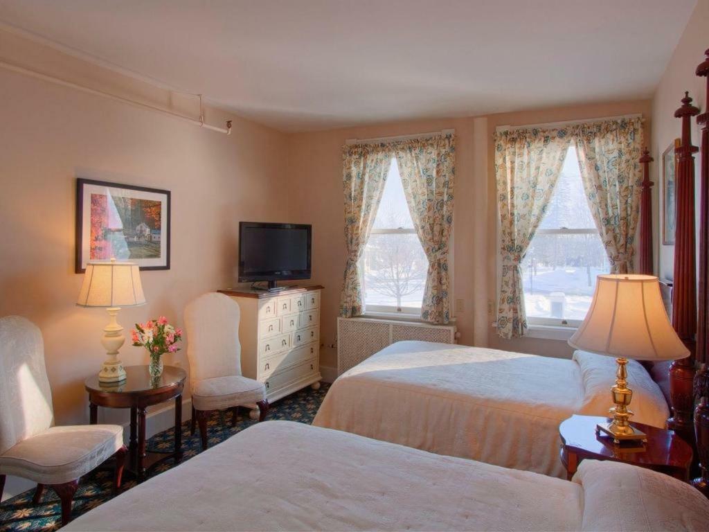 Middlebury Inn Екстериор снимка